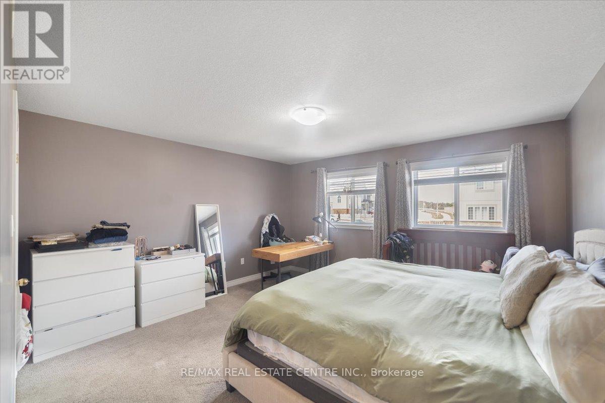 1 LAVERTY CRESCENT - 13