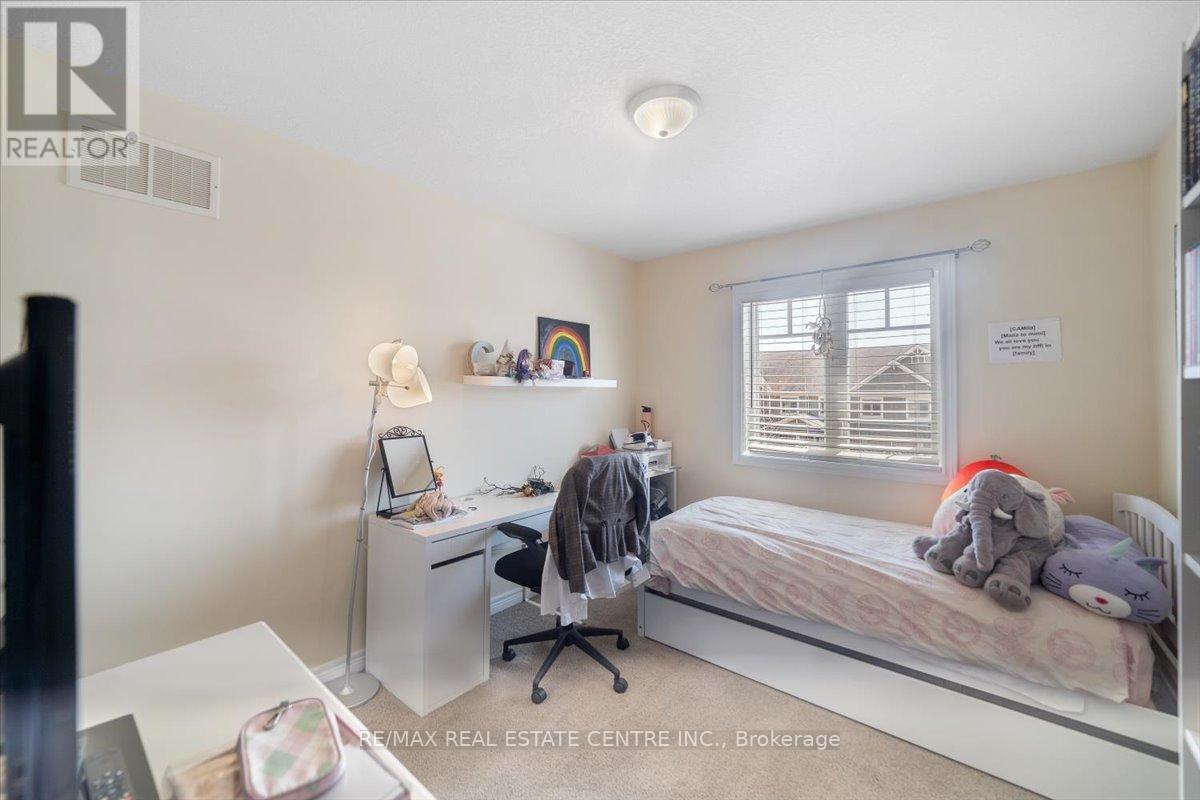1 LAVERTY CRESCENT - 16