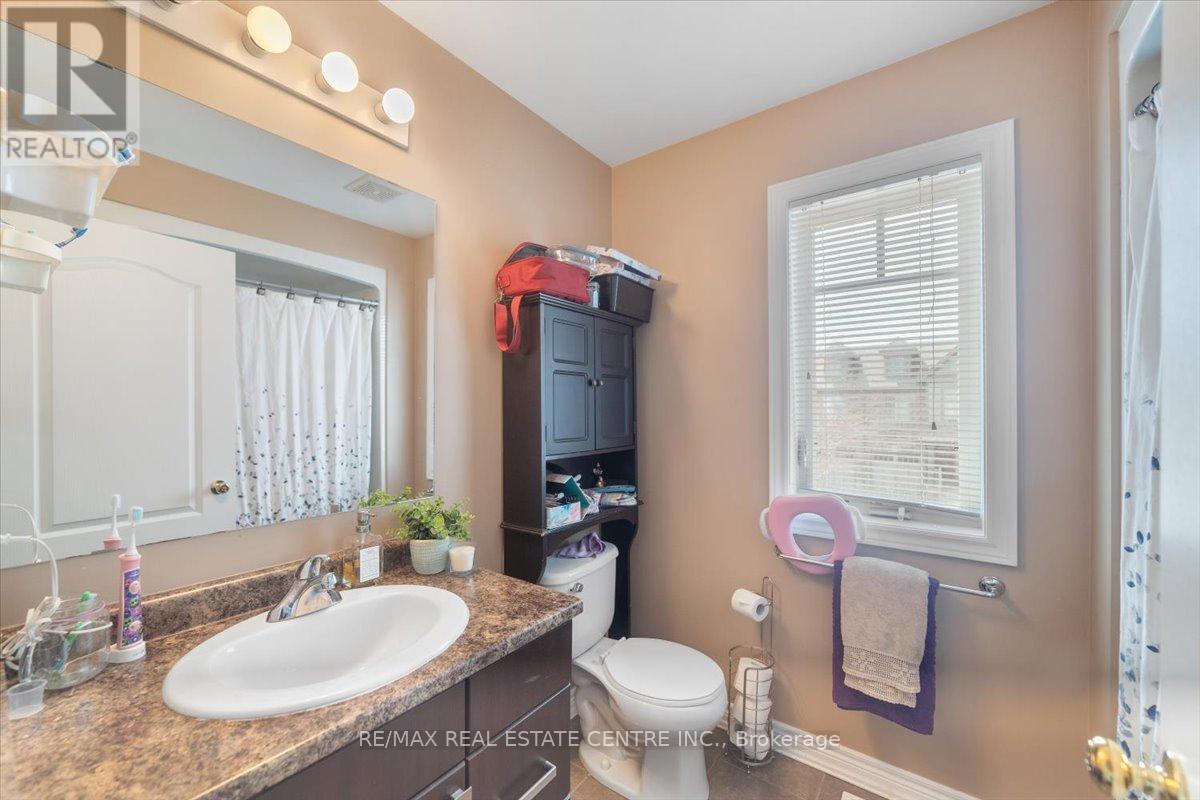 1 LAVERTY CRESCENT - 18