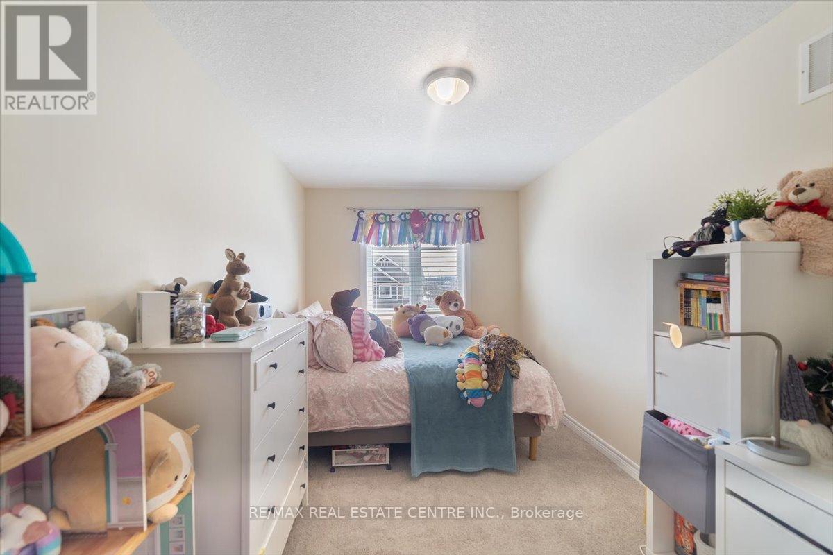 1 LAVERTY CRESCENT - 19