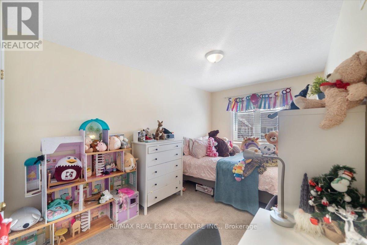 1 LAVERTY CRESCENT - 20