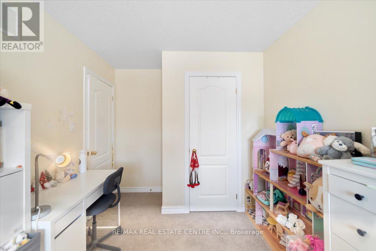 1 LAVERTY CRESCENT - 21