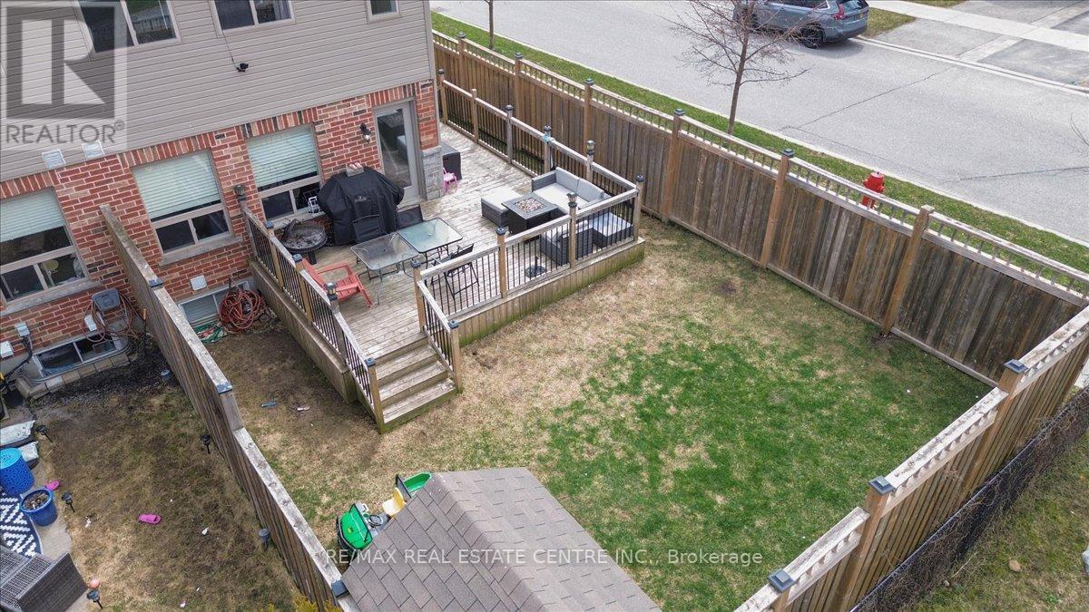 1 LAVERTY CRESCENT - 25