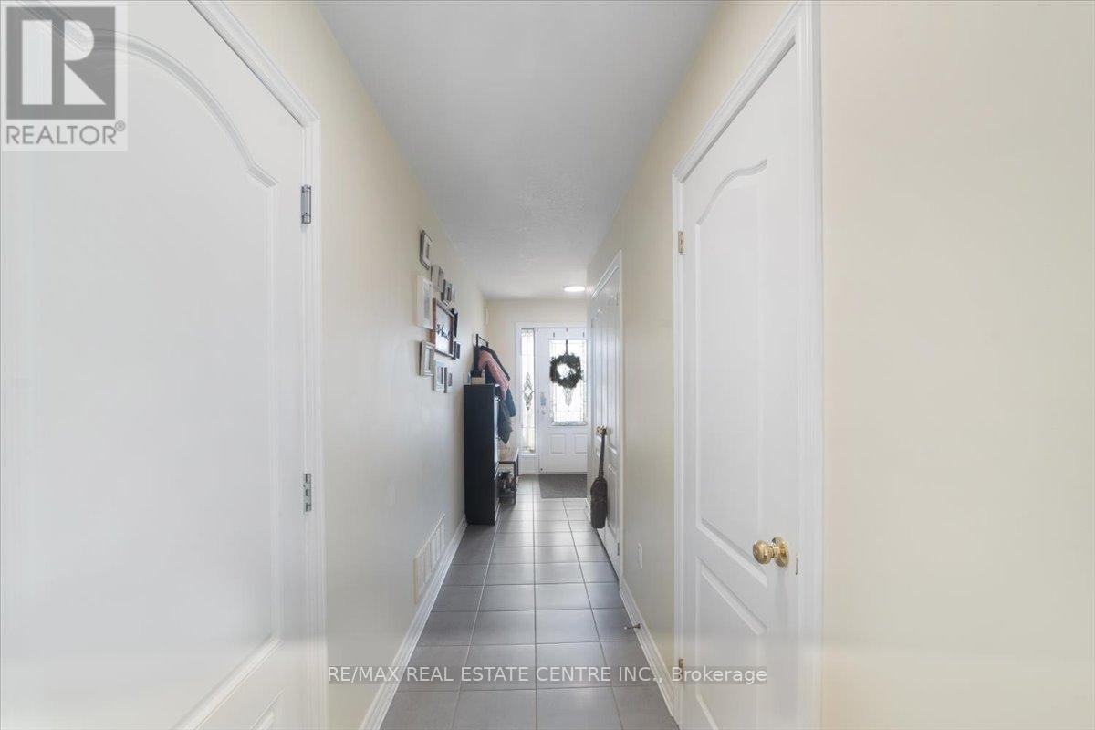 1 LAVERTY CRESCENT - 5