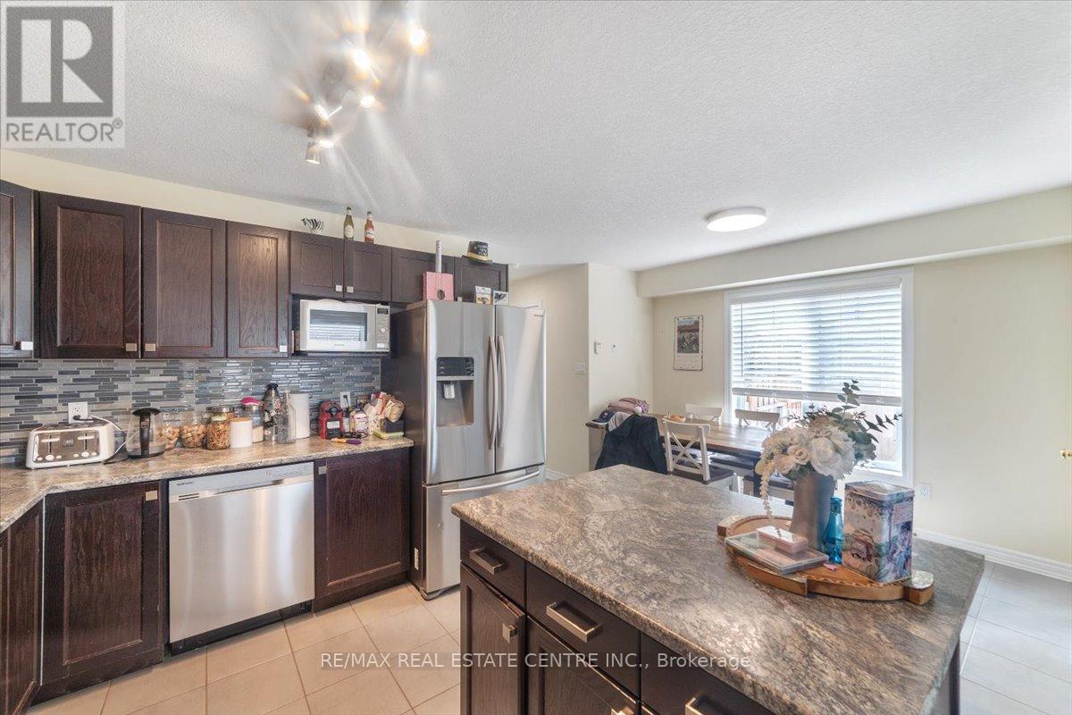 1 LAVERTY CRESCENT - 6
