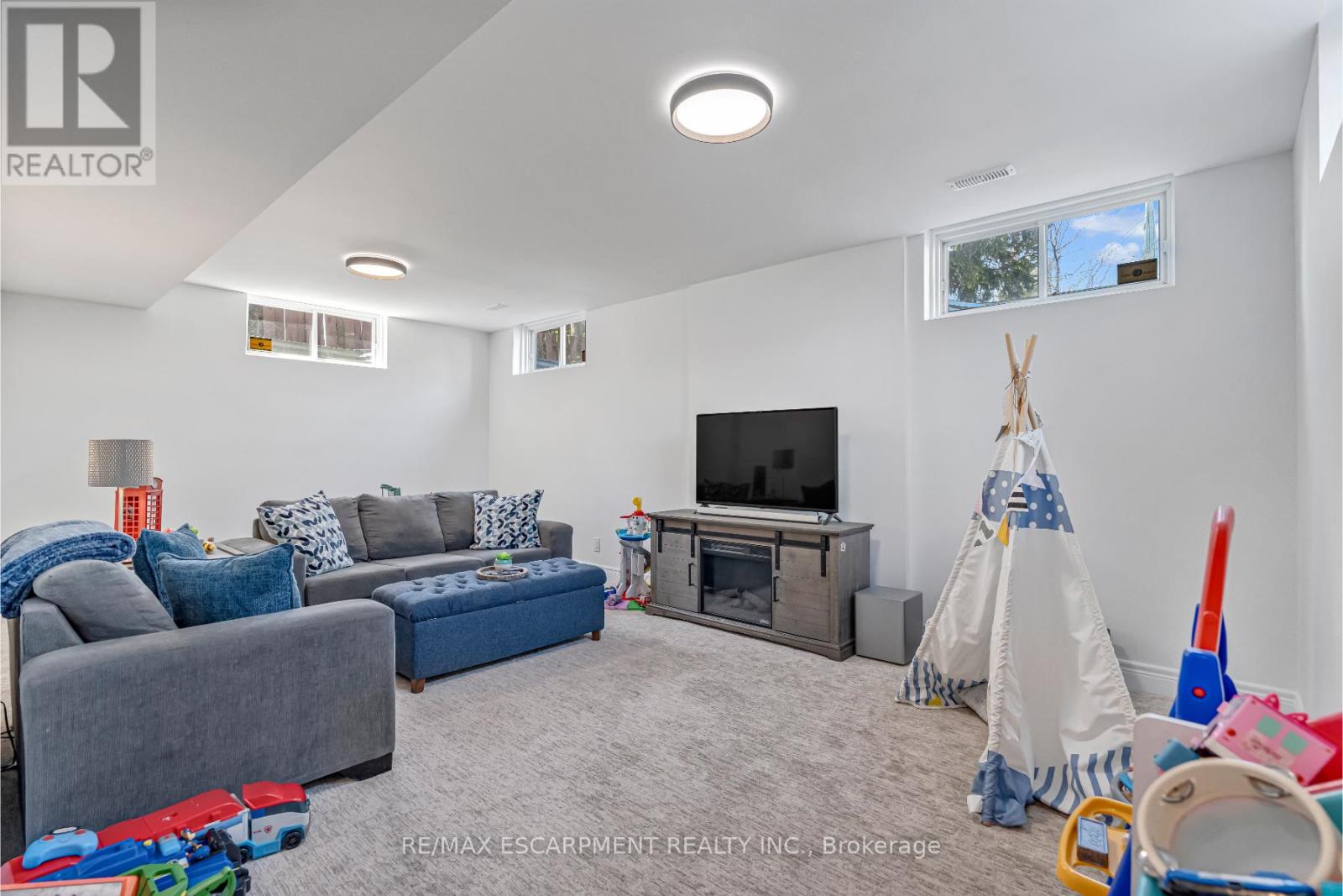 168 CARLTON STREET - 24