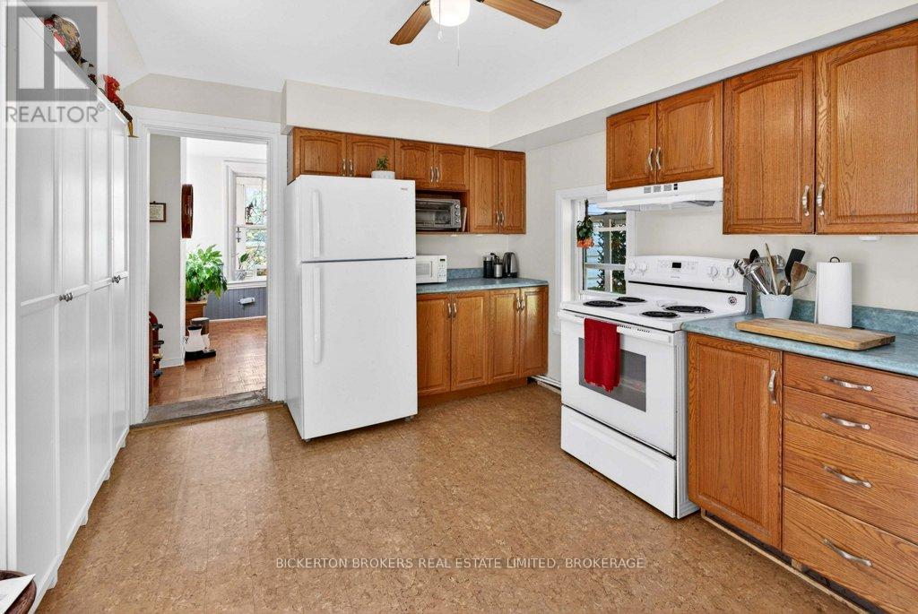 11 EMMA STREET - 24