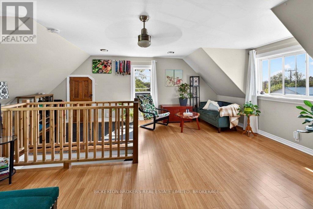 11 EMMA STREET - 40