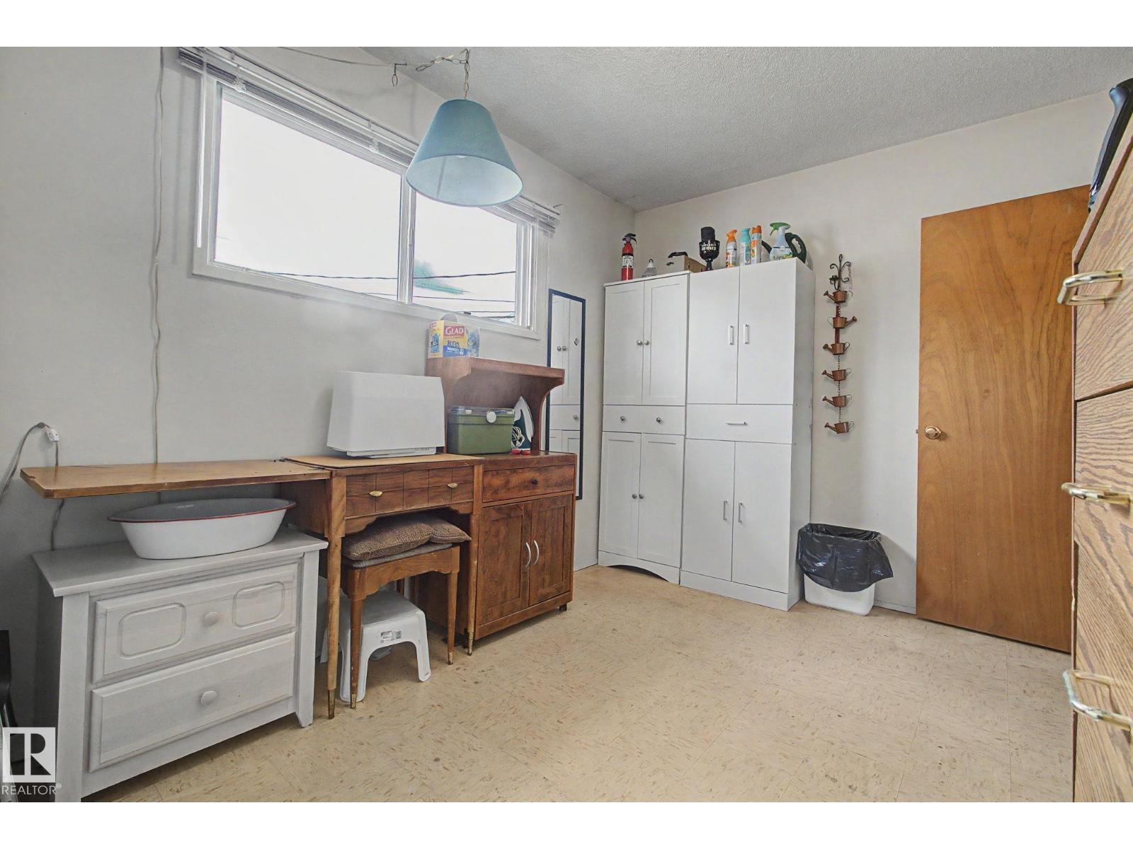 8115 169 ST NW - 18