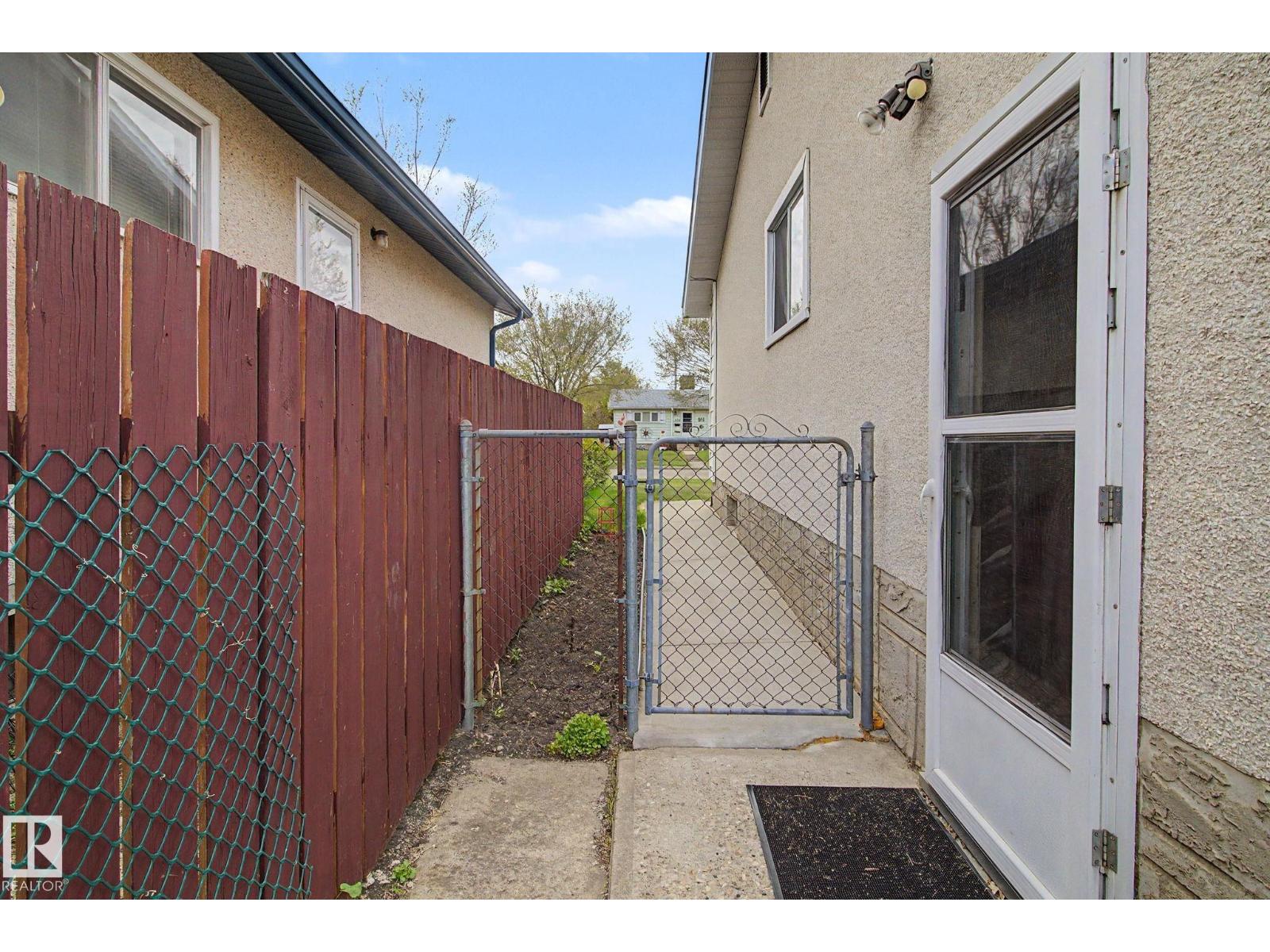 8115 169 ST NW - 31