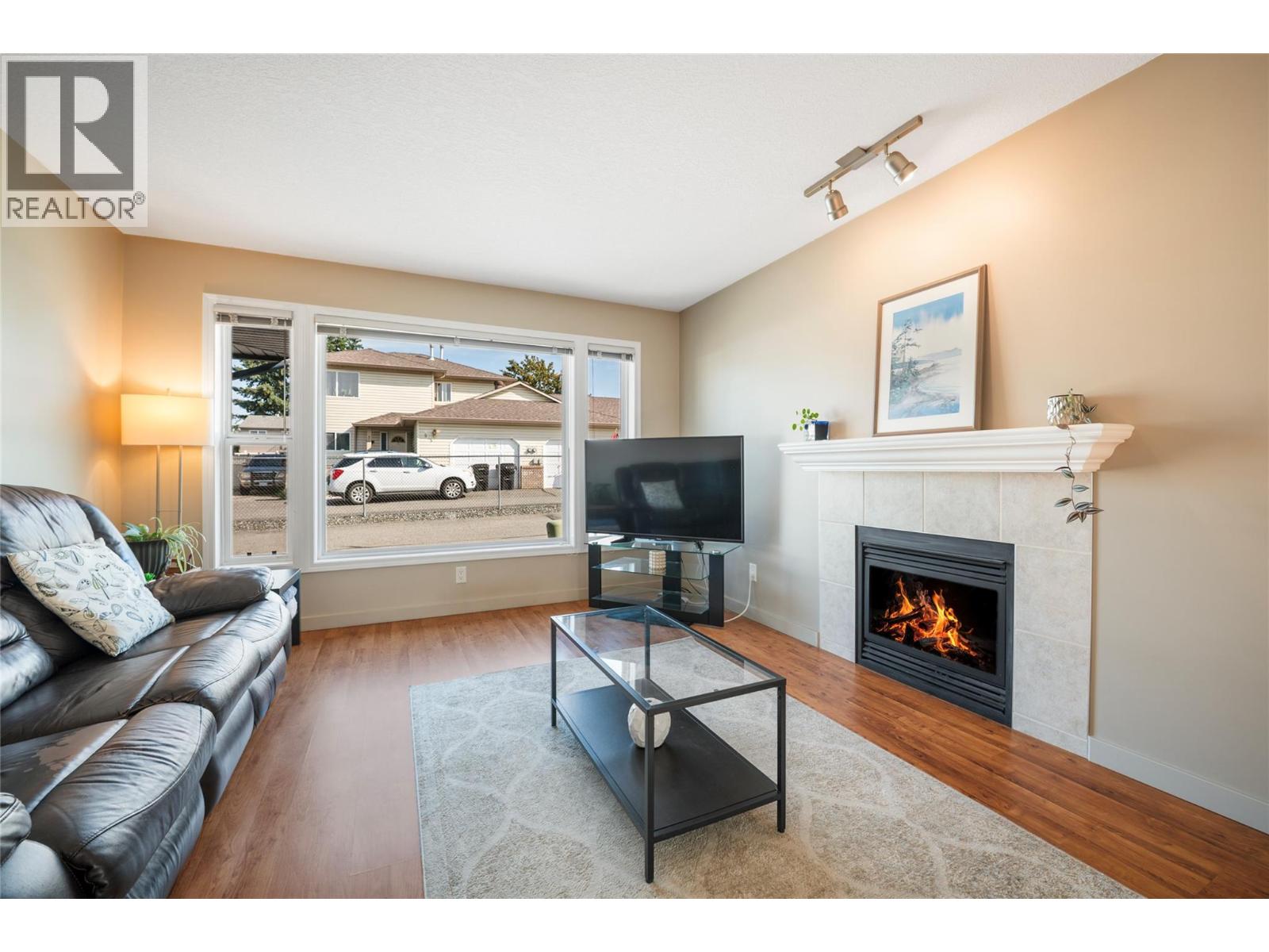 #6 4407 20 Street - 6
