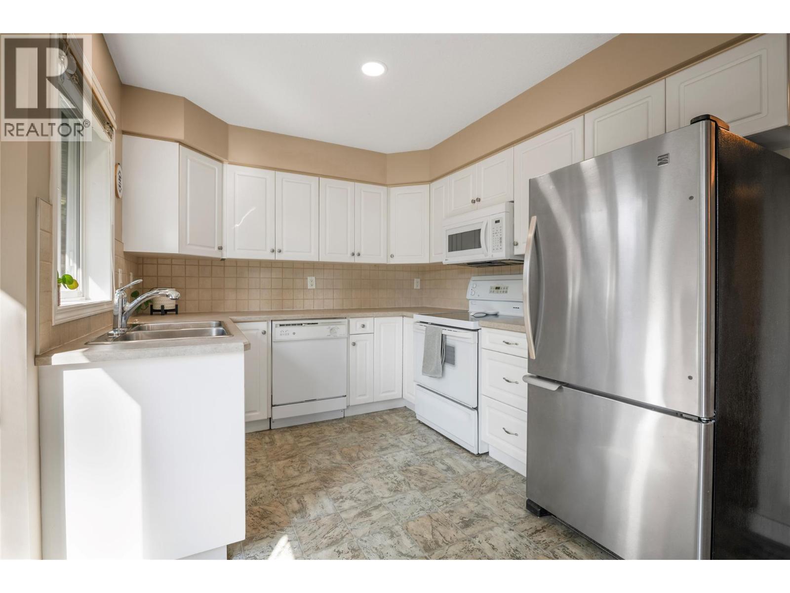 #6 4407 20 Street - 11
