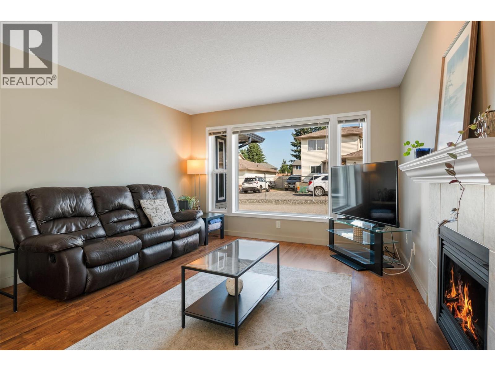 #6 4407 20 Street - 4