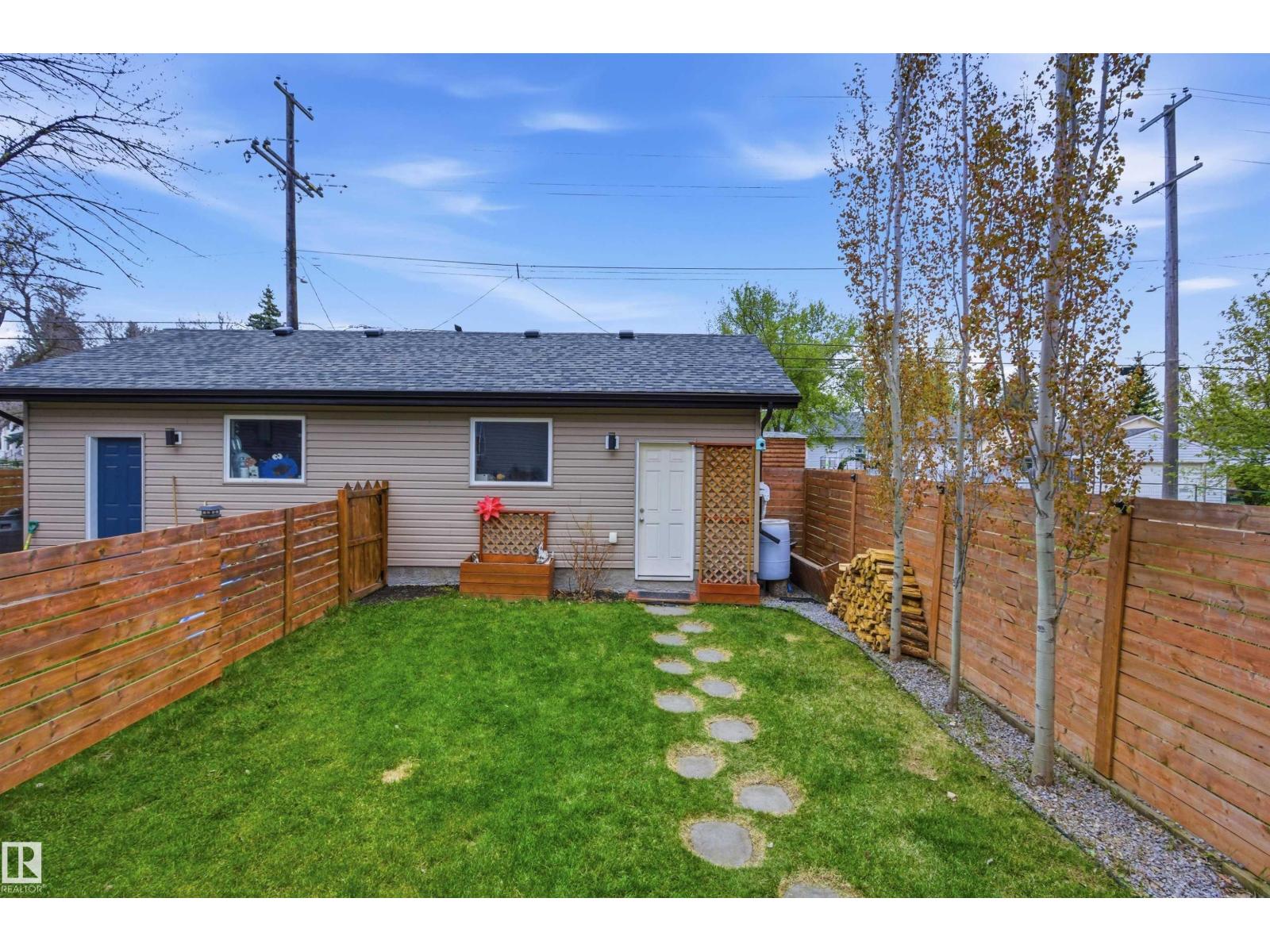 11639 128 ST NW - 45