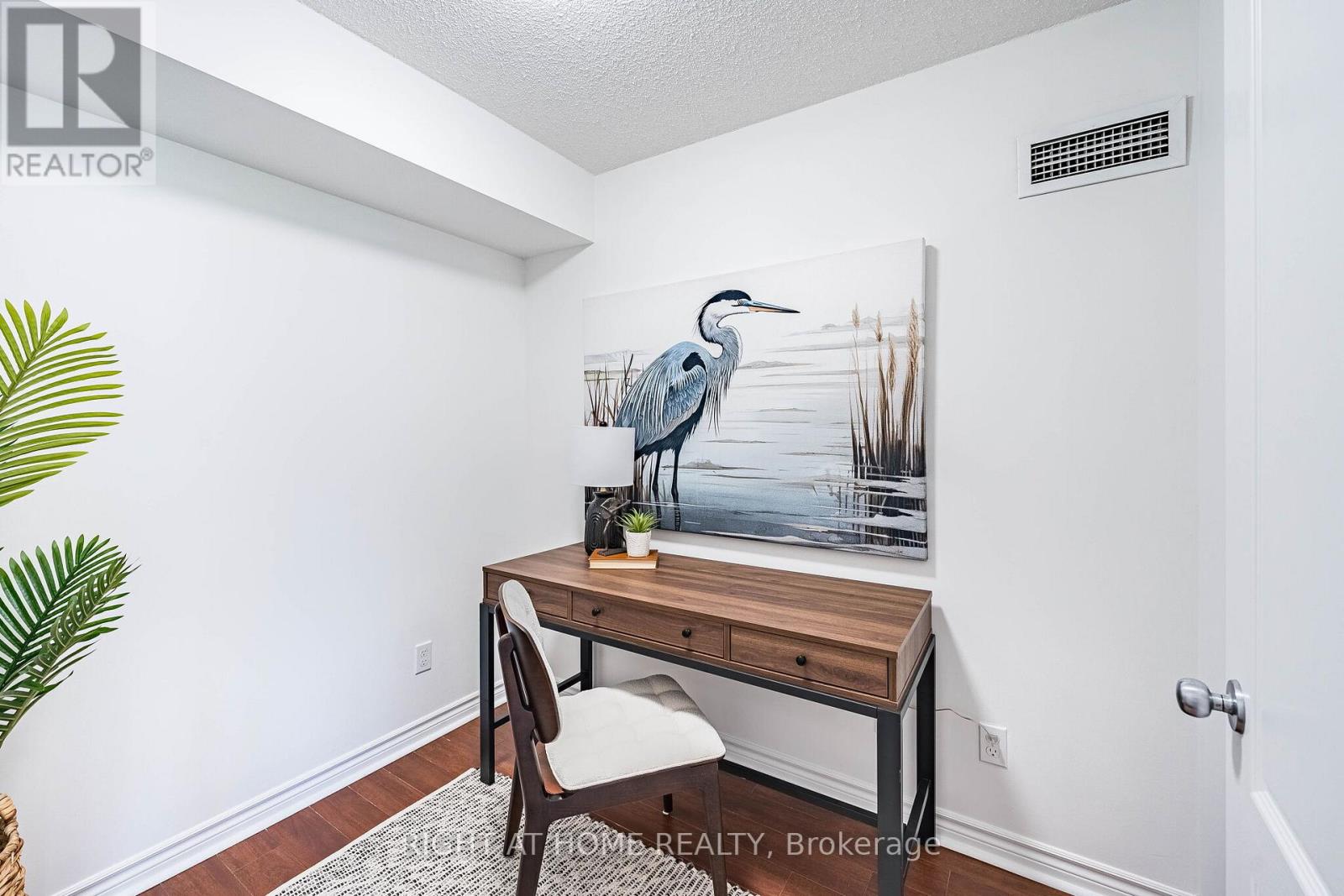 #512 2 REAN DRIVE - 18