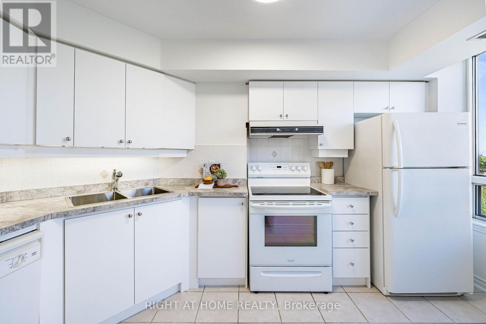 #512 2 REAN DRIVE - 21