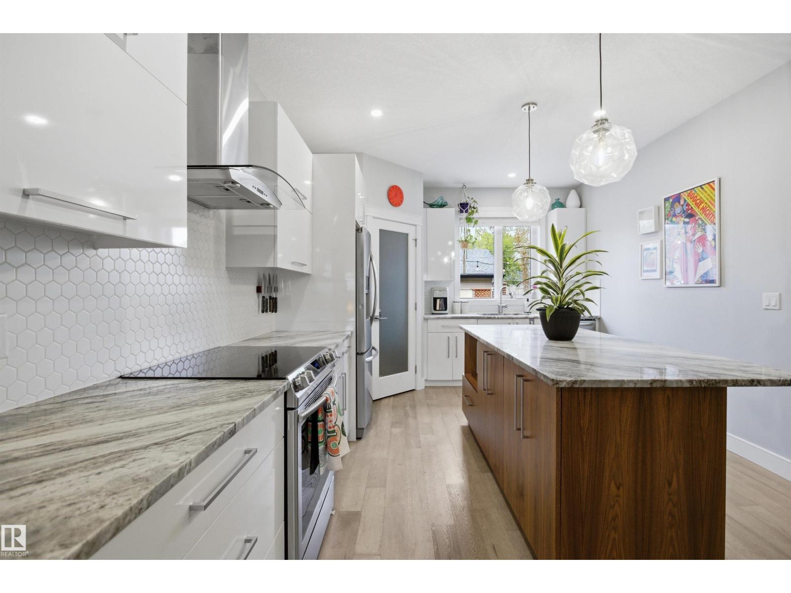 11639 128 ST NW - 11