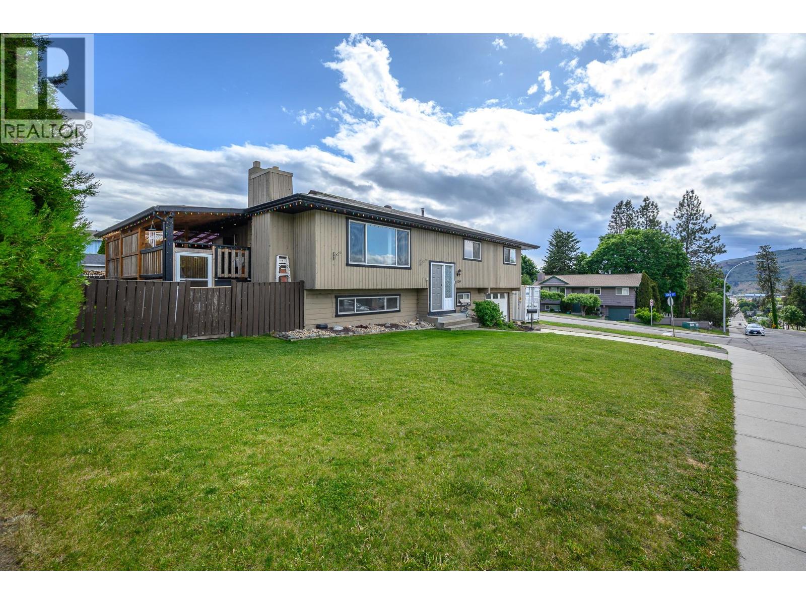 1206 43 Avenue - 1