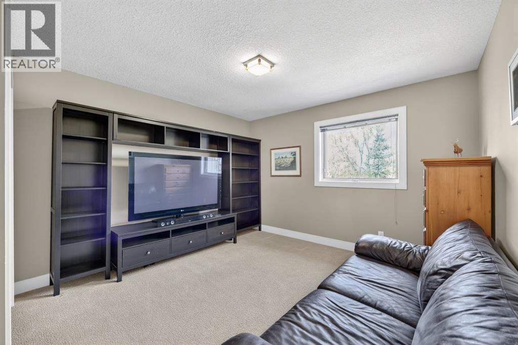 222 Diamond Drive SE - 32