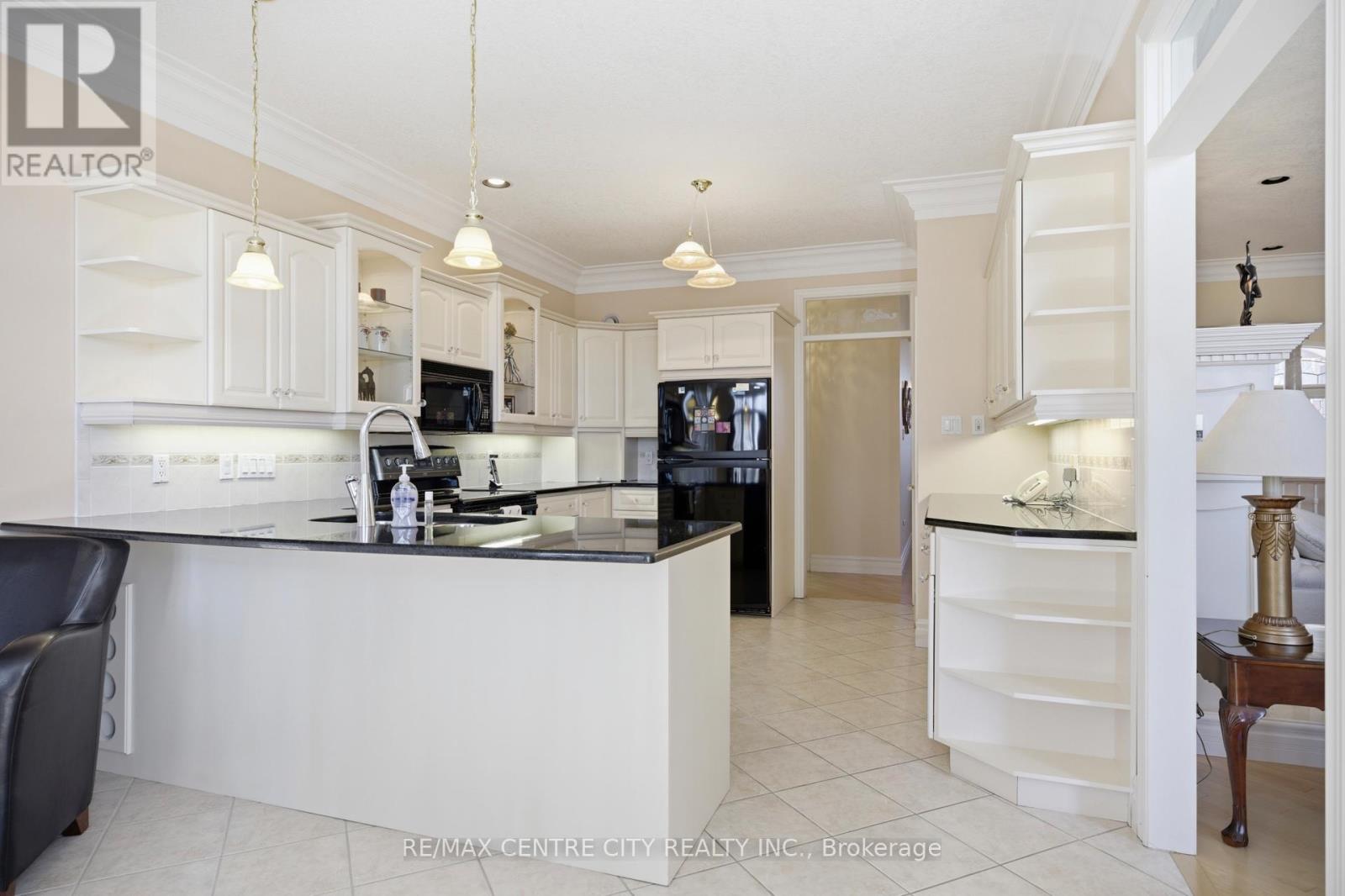 6 HUNTINGTON TERRACE - 14