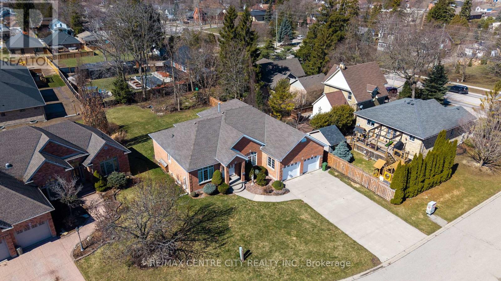 6 HUNTINGTON TERRACE - Image 2