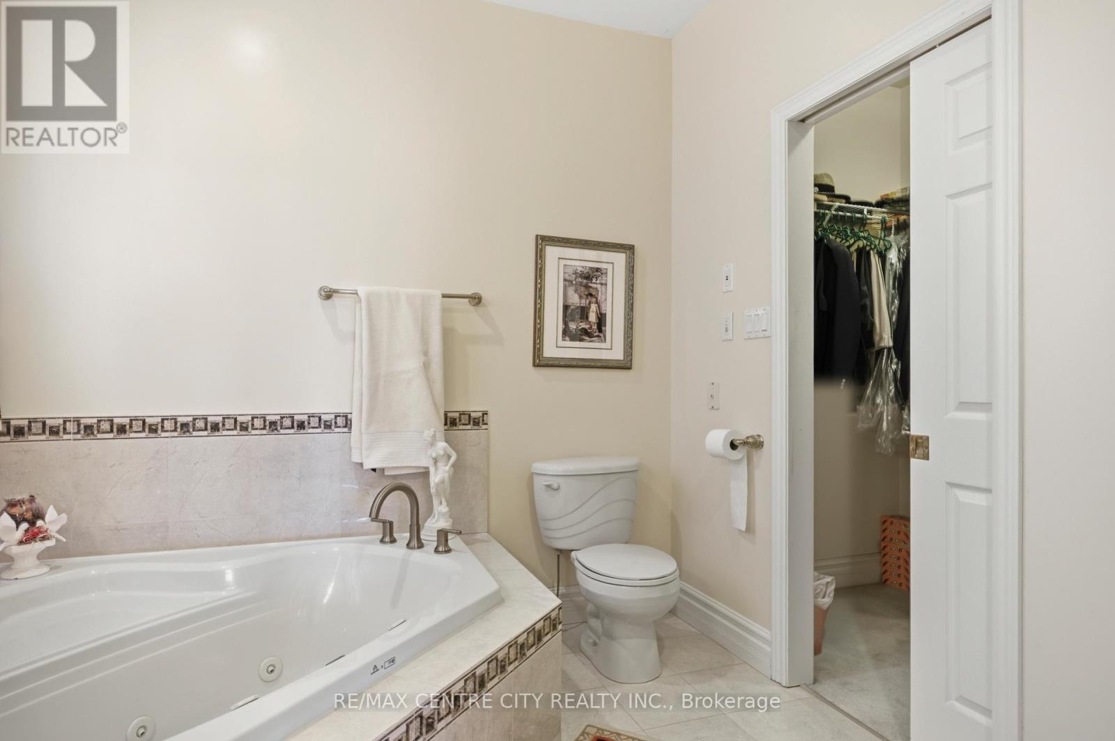 6 HUNTINGTON TERRACE - 20