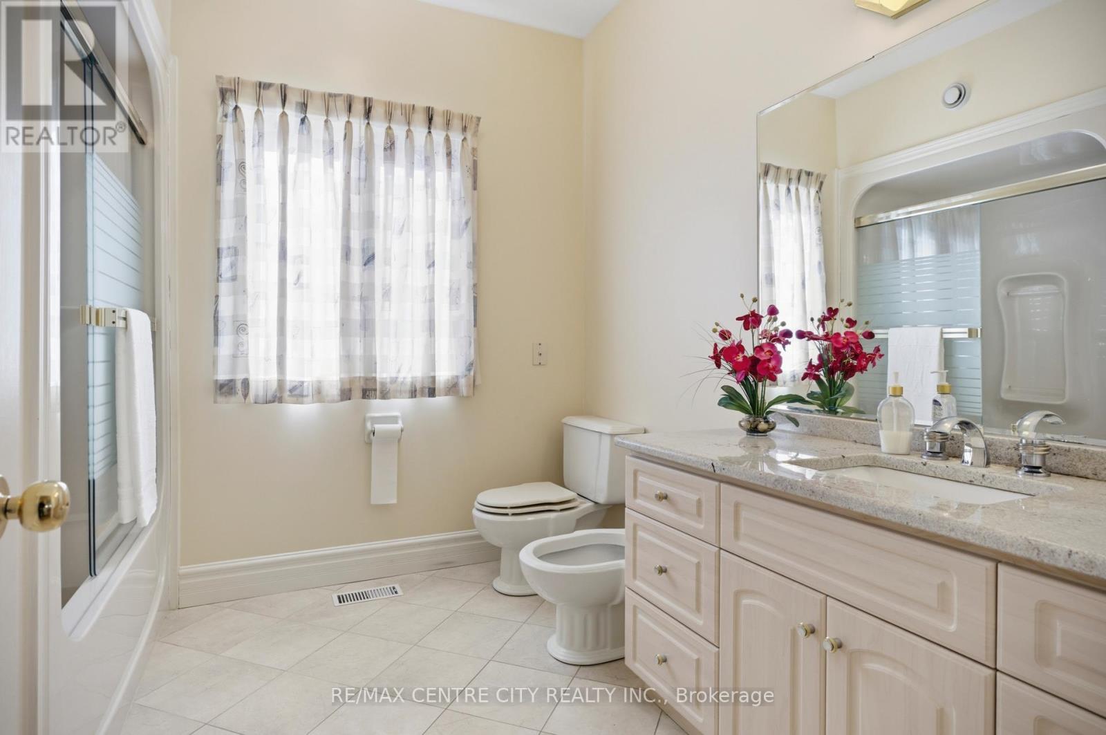 6 HUNTINGTON TERRACE - 24