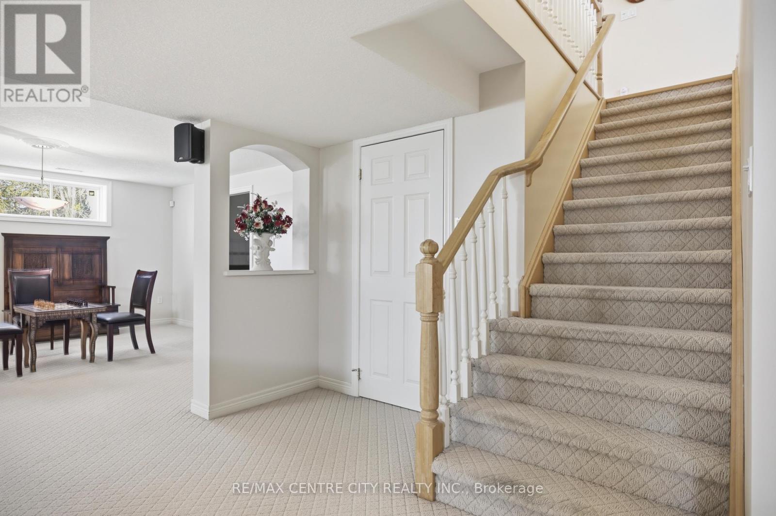 6 HUNTINGTON TERRACE - 25