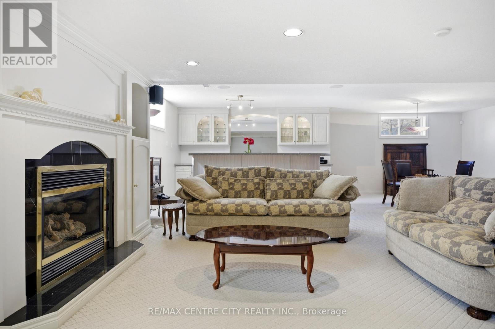 6 HUNTINGTON TERRACE - 27