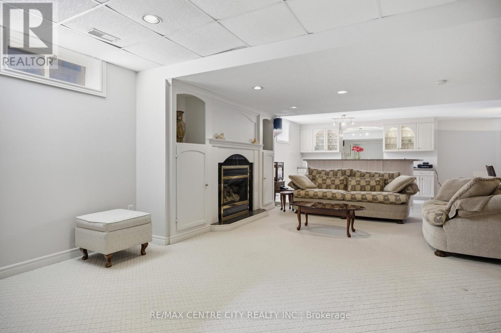 6 HUNTINGTON TERRACE - 28