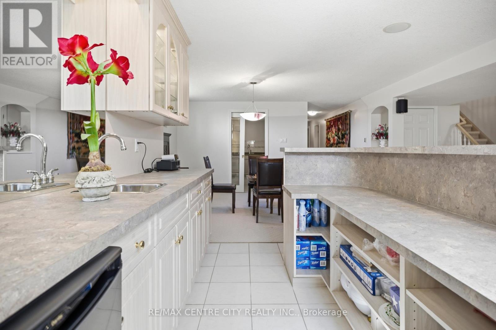 6 HUNTINGTON TERRACE - 29
