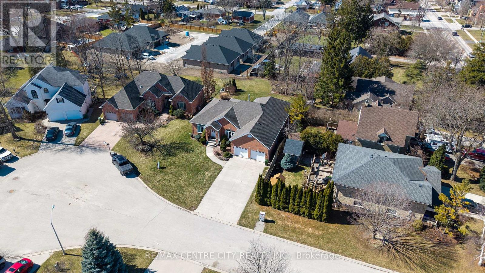 6 HUNTINGTON TERRACE - Image 3