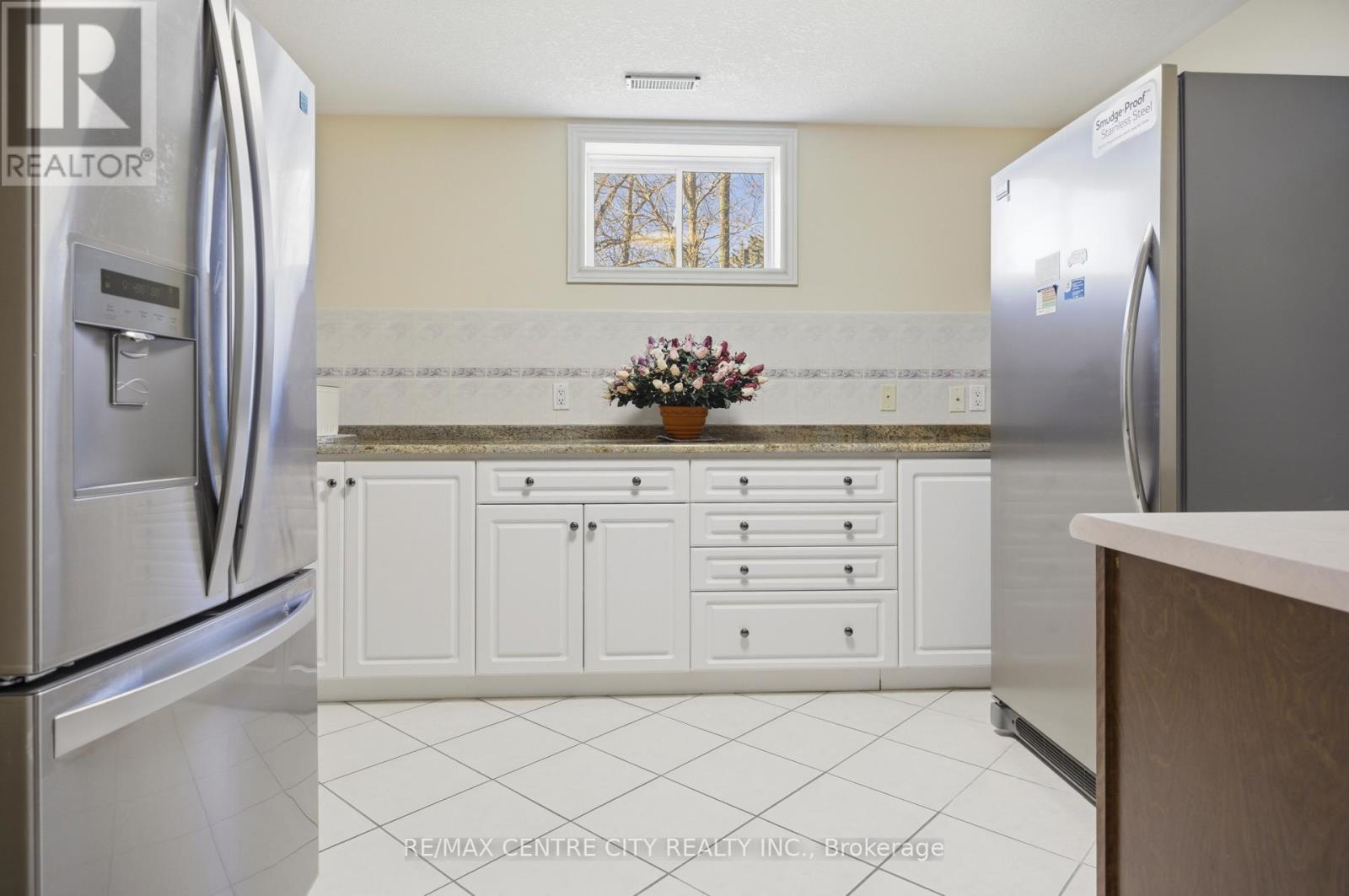 6 HUNTINGTON TERRACE - 32