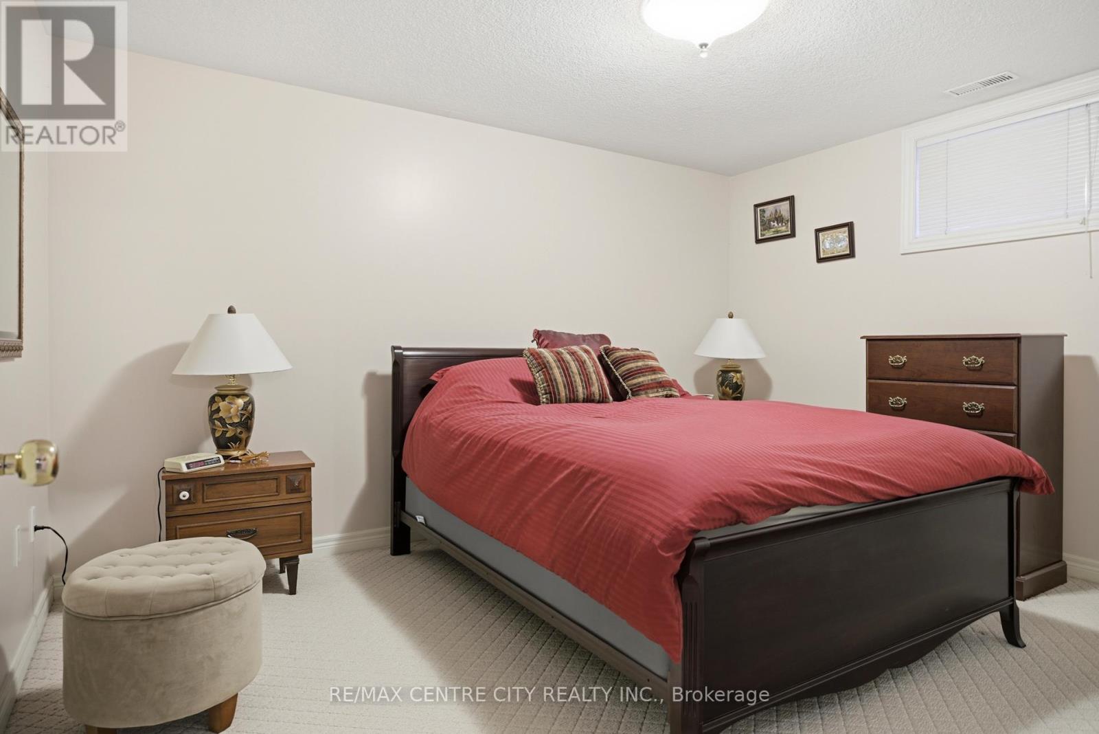 6 HUNTINGTON TERRACE - 36