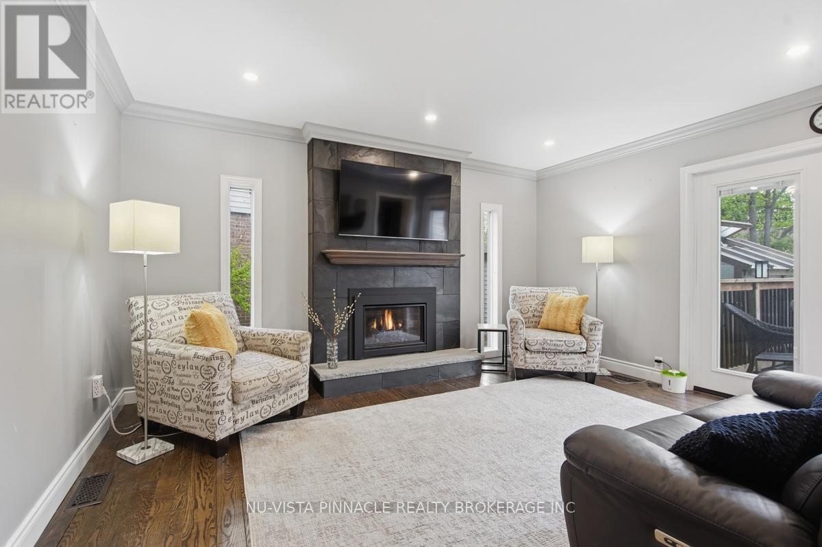 11 RUNNYMEDE CRESCENT - 14