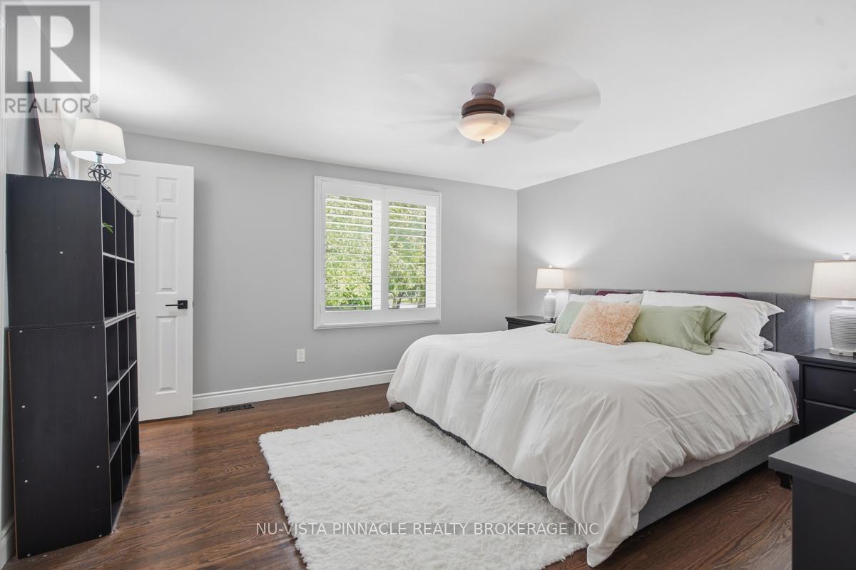 11 RUNNYMEDE CRESCENT - 18