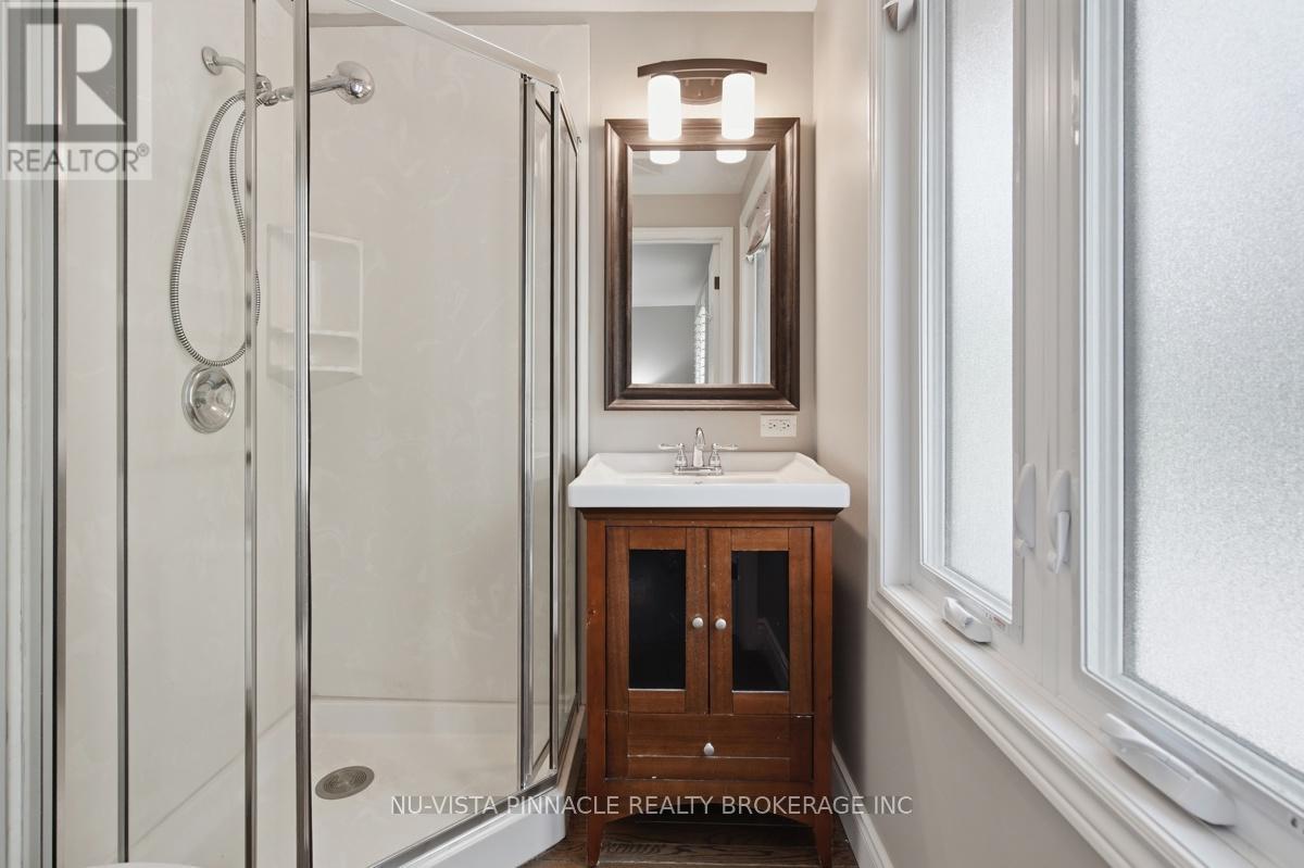 11 RUNNYMEDE CRESCENT - 20