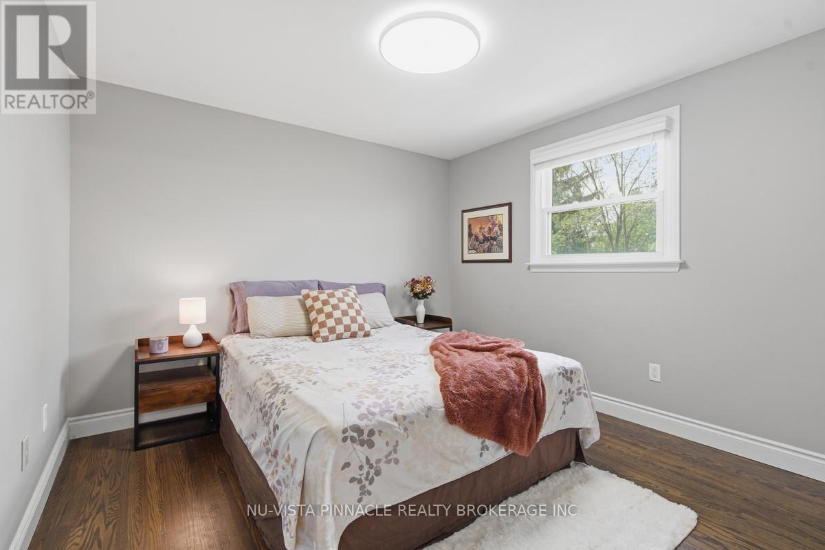 11 RUNNYMEDE CRESCENT - 21