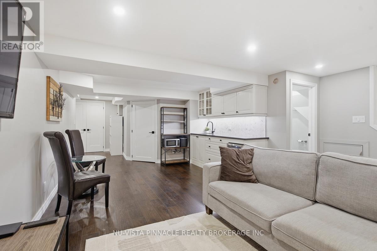 11 RUNNYMEDE CRESCENT - 29