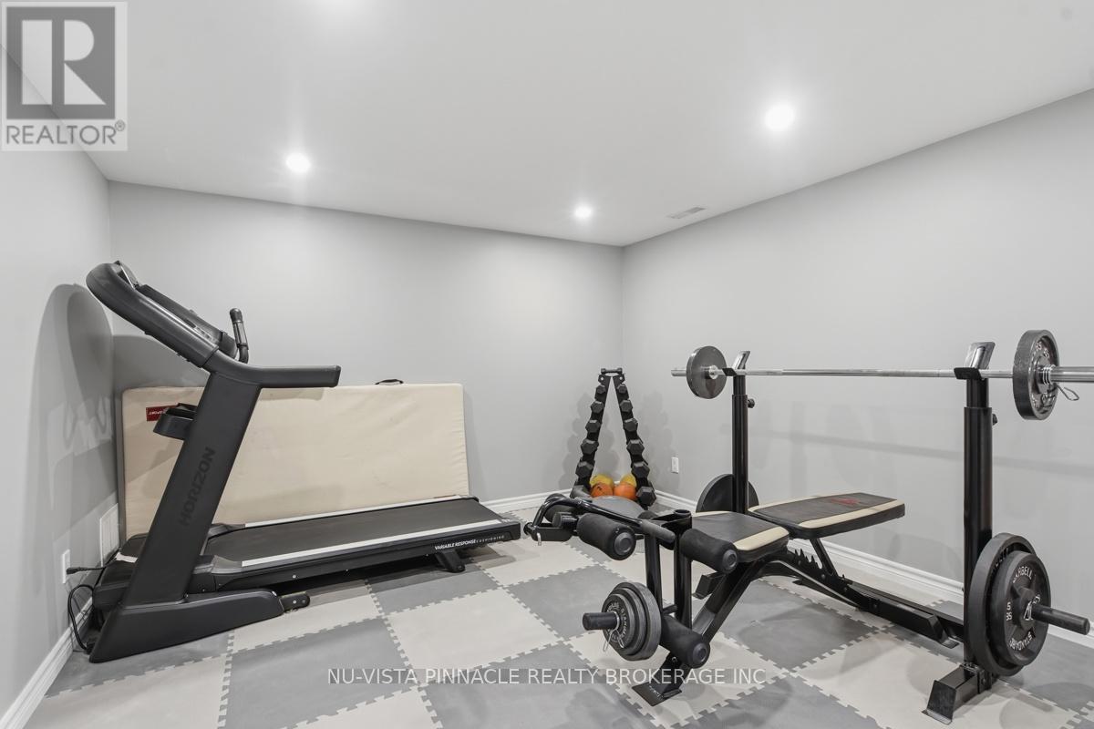 11 RUNNYMEDE CRESCENT - 34