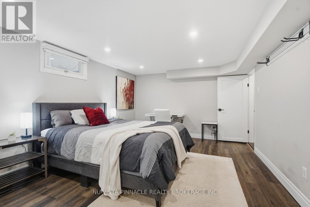 11 RUNNYMEDE CRESCENT - 36