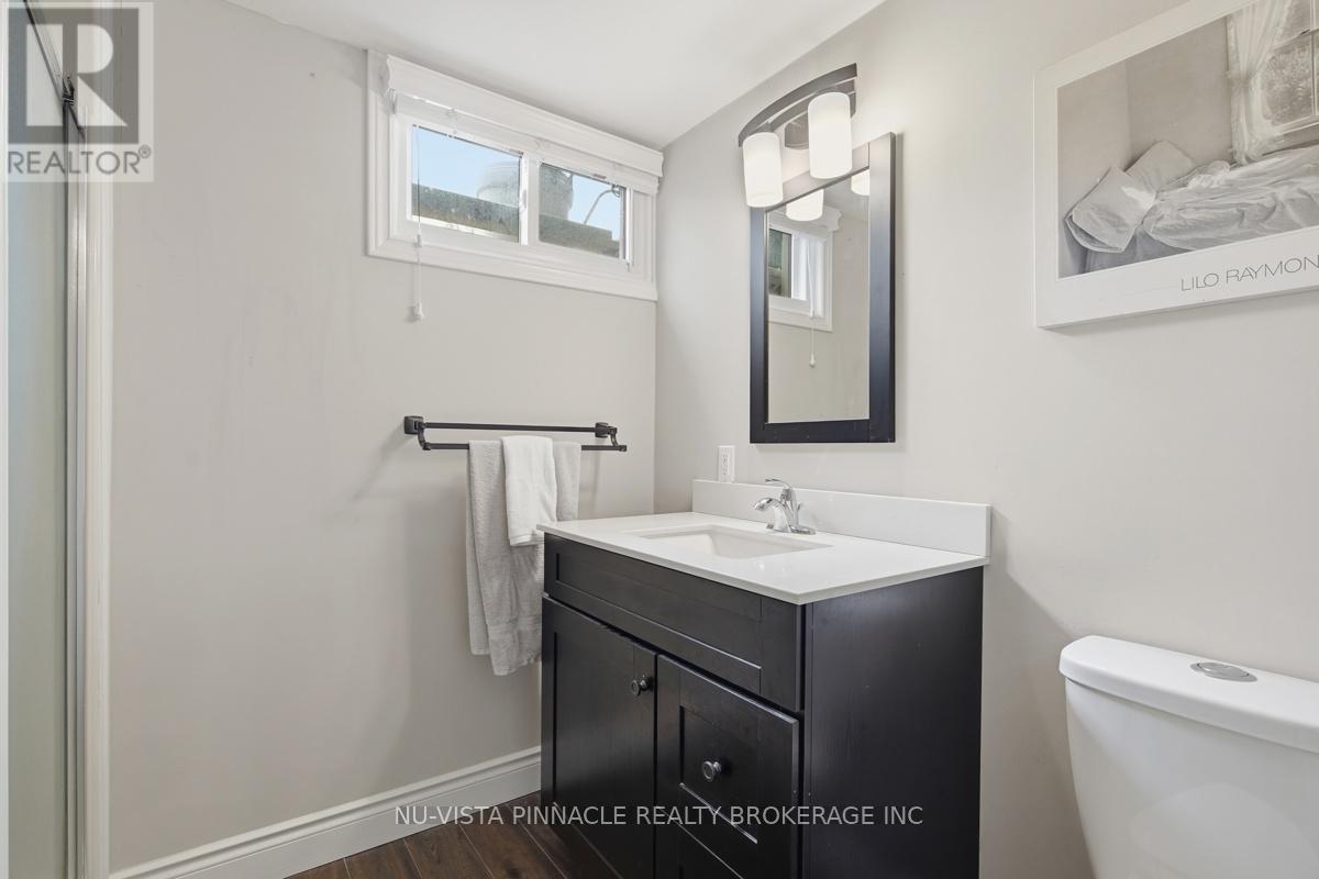 11 RUNNYMEDE CRESCENT - 37