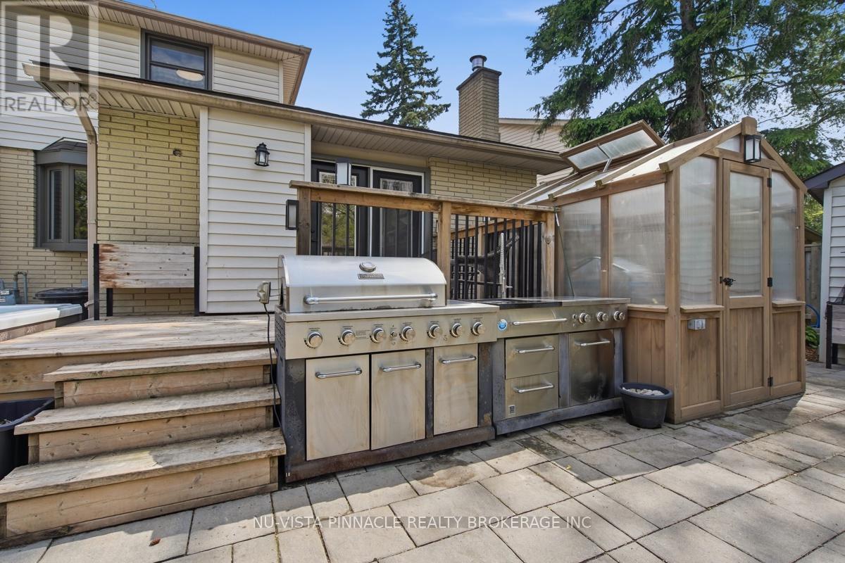 11 RUNNYMEDE CRESCENT - 39