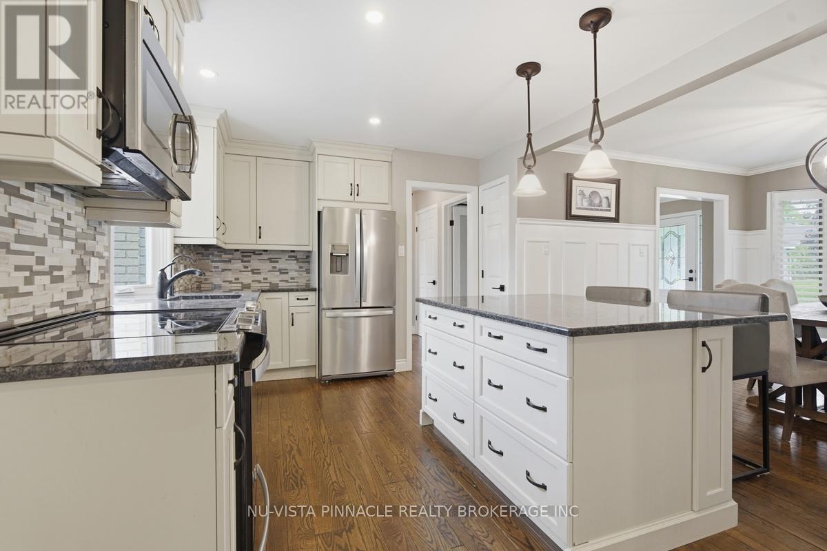 11 RUNNYMEDE CRESCENT - 9