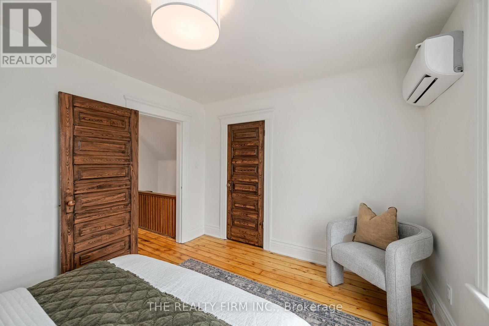 908 DUFFERIN AVENUE - 21