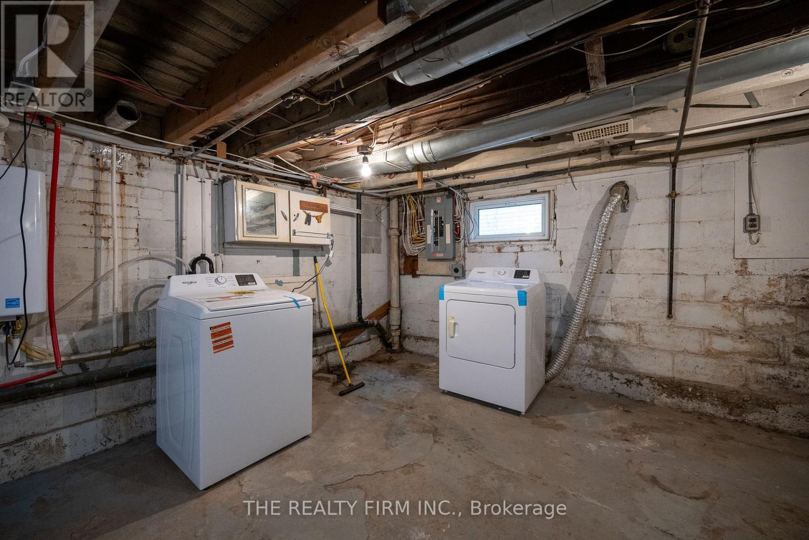 908 DUFFERIN AVENUE - 25