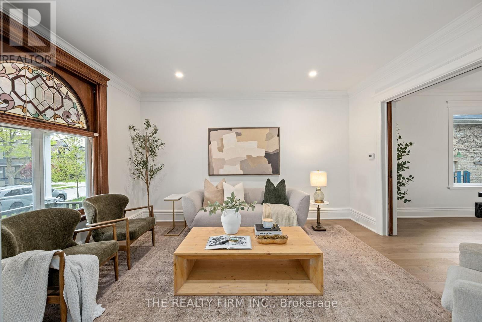 908 DUFFERIN AVENUE - 5