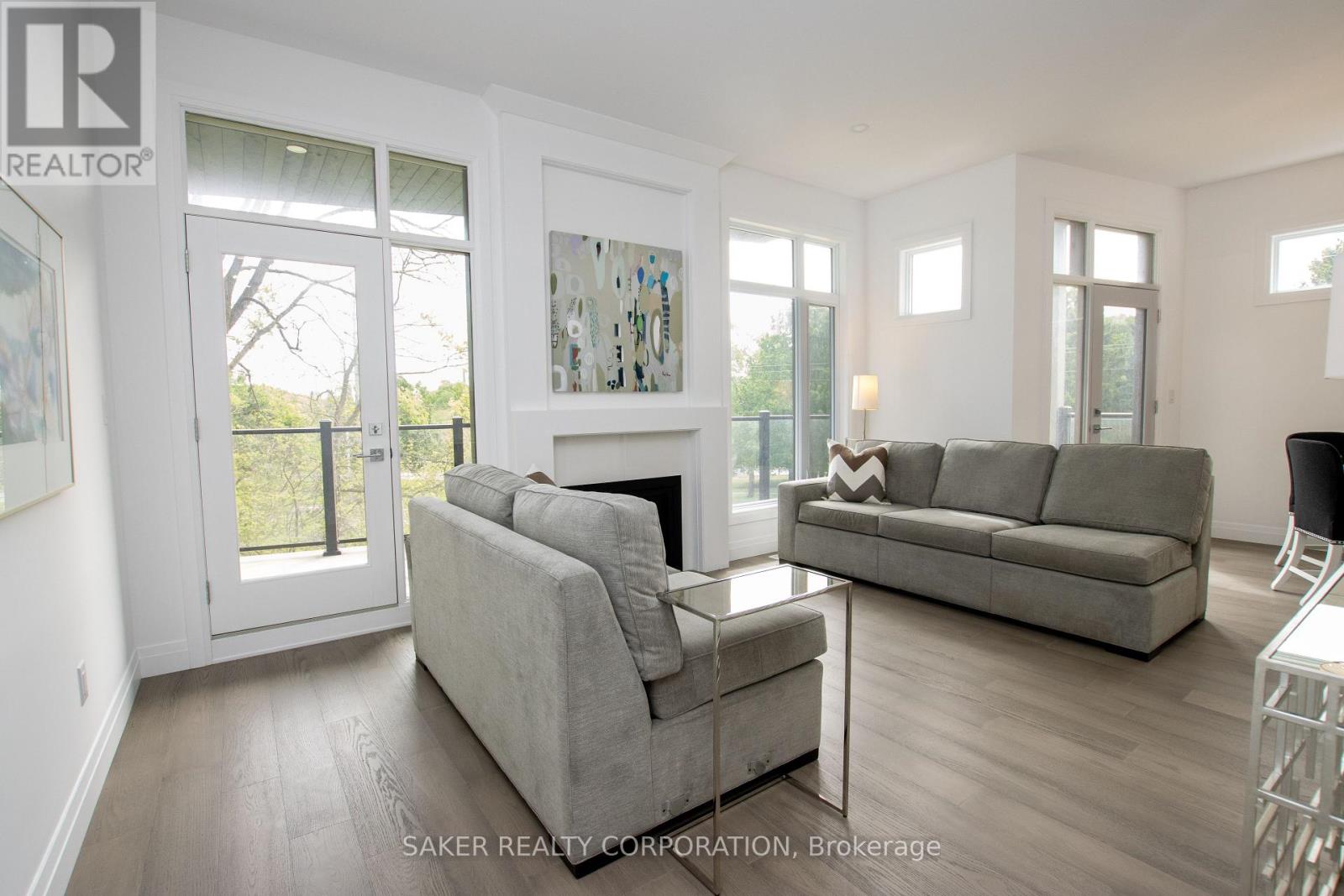 #11 495 OAKRIDGE DRIVE - 12