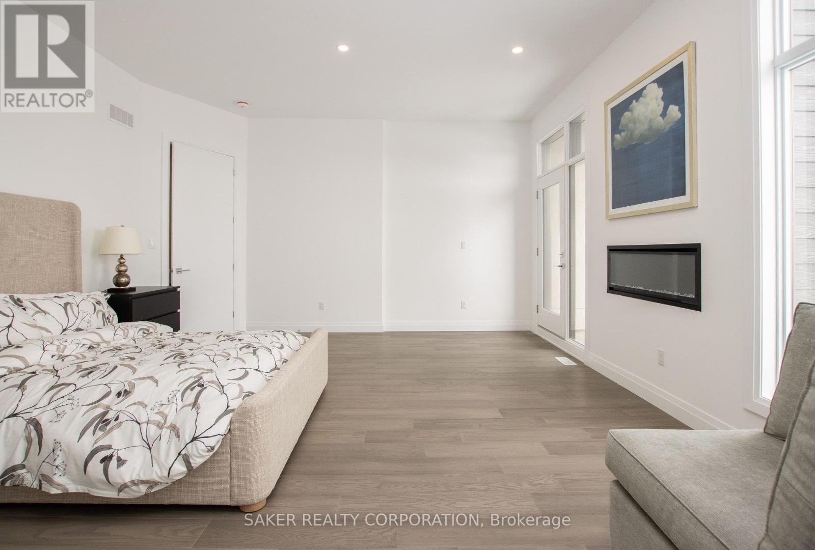 #11 495 OAKRIDGE DRIVE - 21