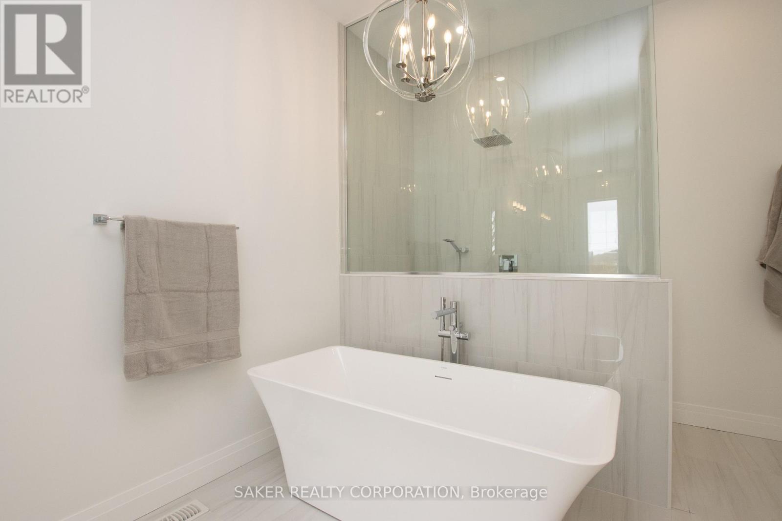 #11 495 OAKRIDGE DRIVE - 23